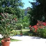 King Ξενοδοχείο 3*